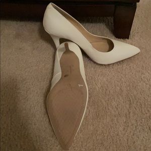 White heels/pumps